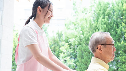 高齢者と介護職