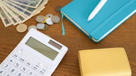 電卓と手帳とお金