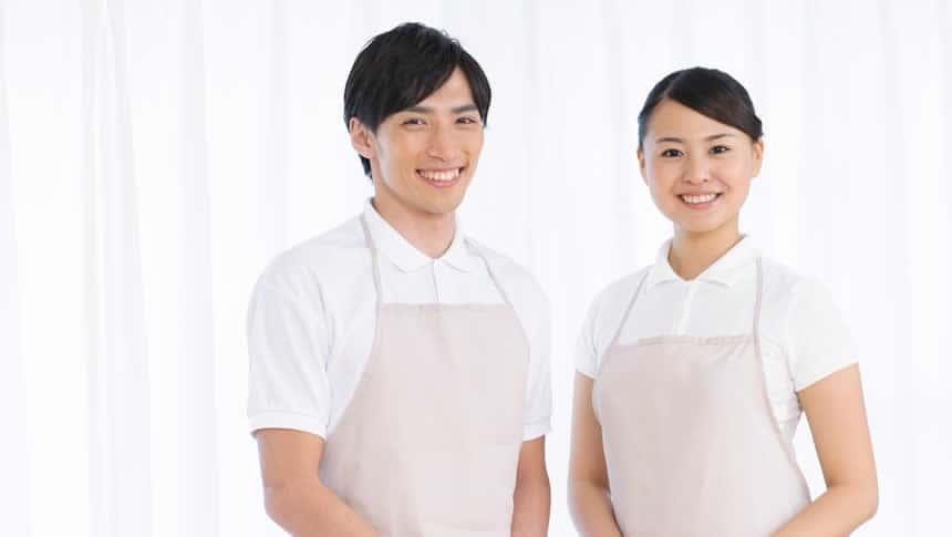 男女の介護福祉士