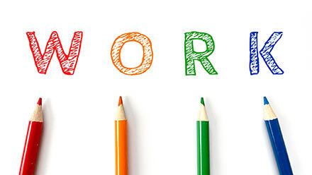 WORKの文字と色鉛筆