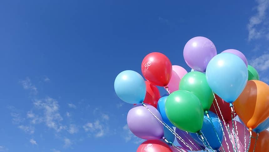 青空と風船
