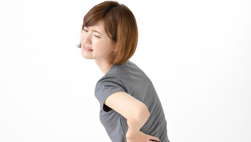 腰痛に悩む介護職員