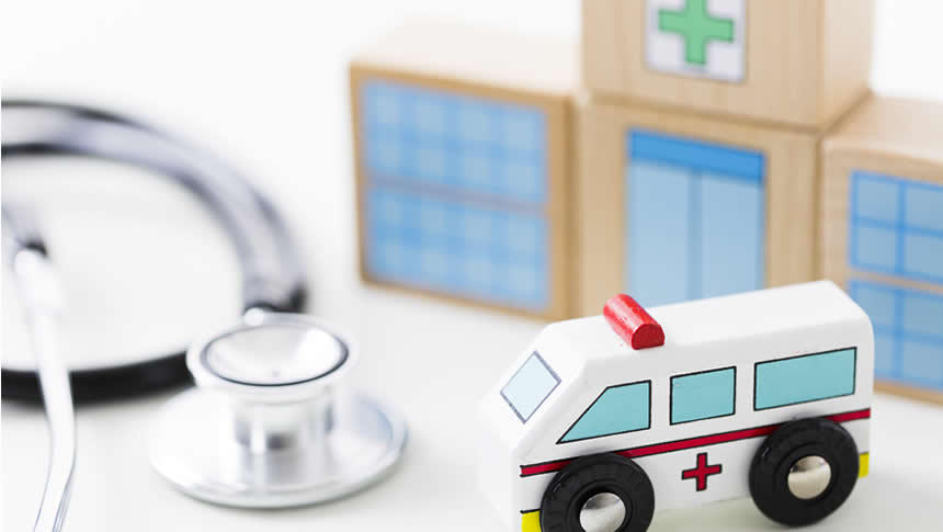 救急車と病院、聴診器